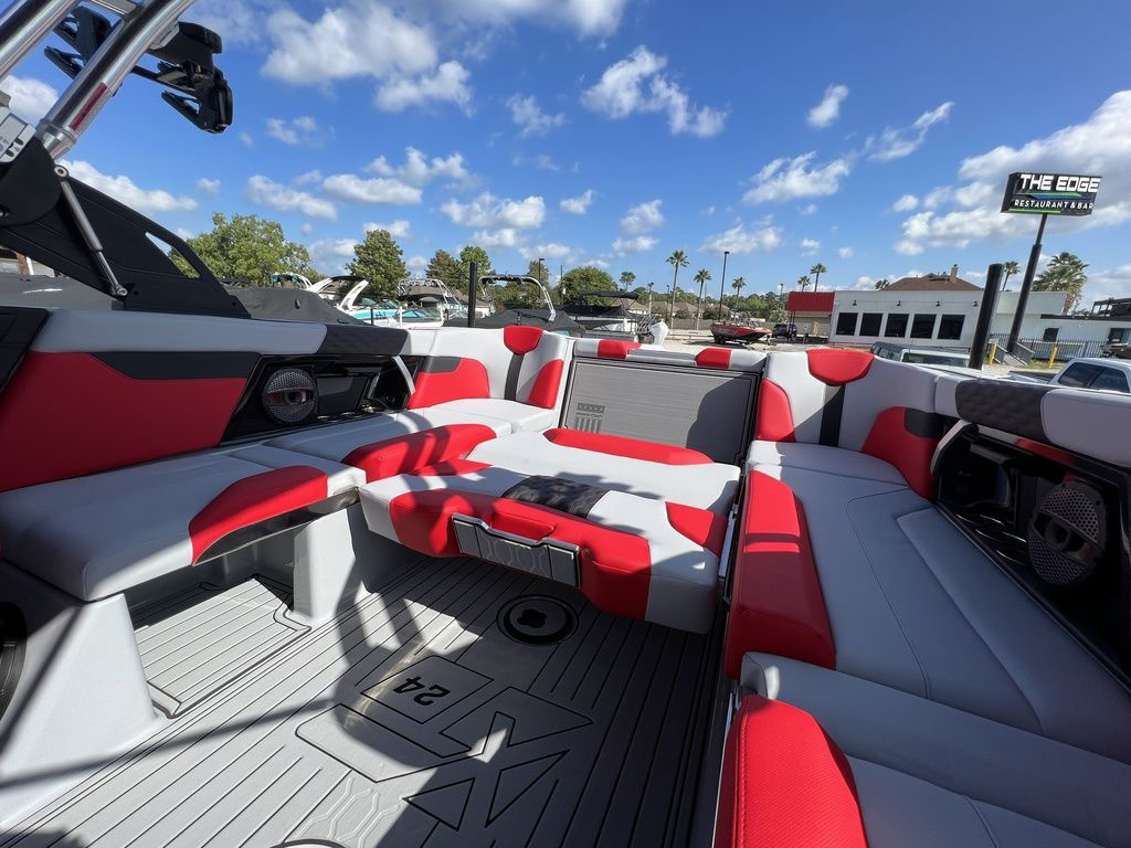 2024 MasterCraft XT24