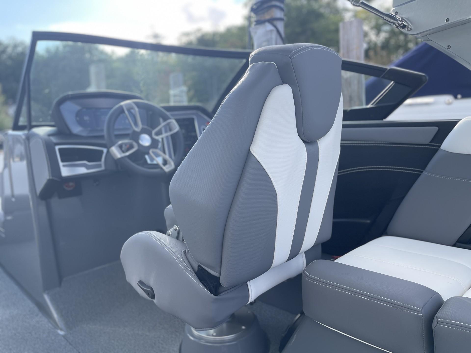 2022 MasterCraft XT23