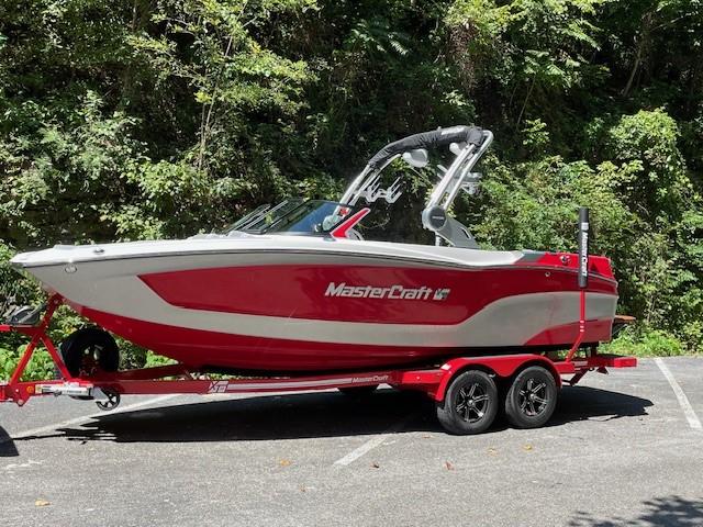 2023 MasterCraft XT22