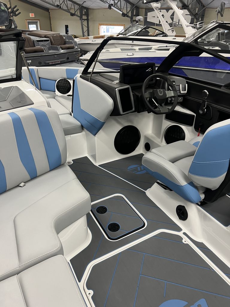 2024 malibu boats 22-LSV
