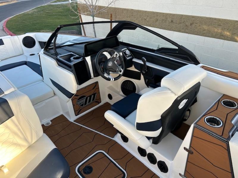 2025 Malibu 24 MXZ
