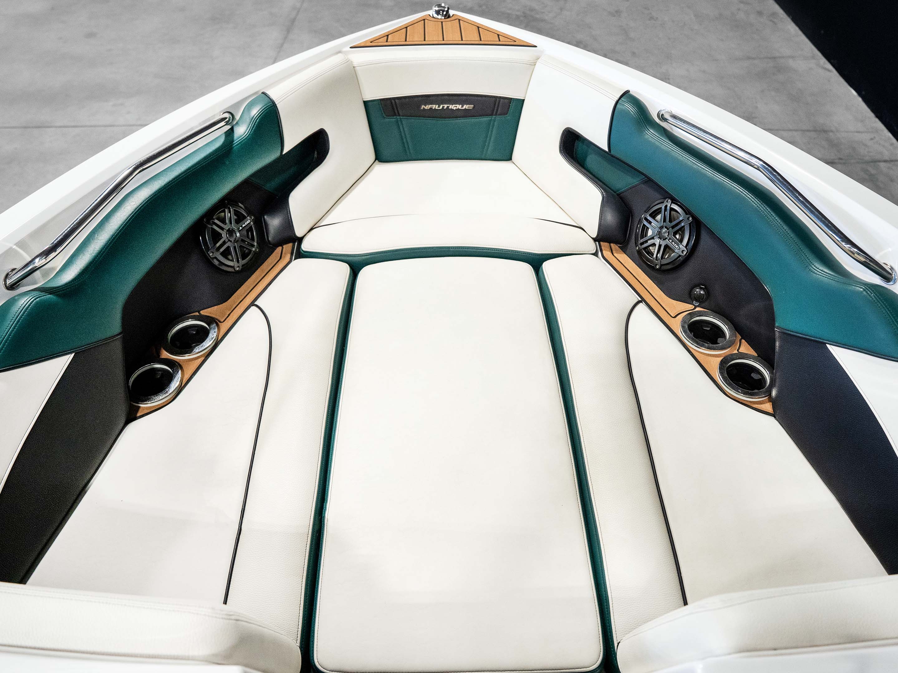 2020 Super Air Nautique 230 &#8211; Black / Emerald Green