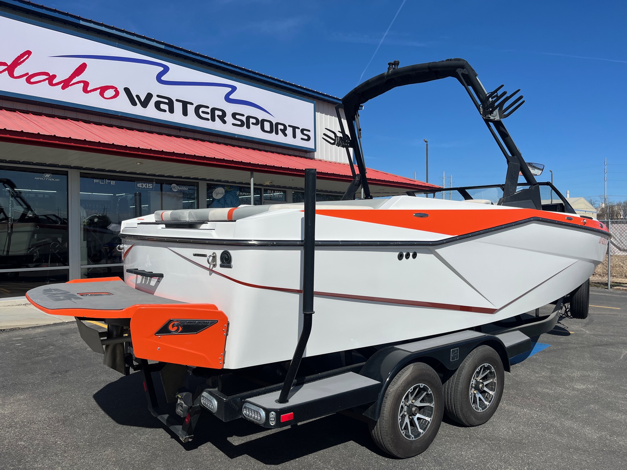 2022 Axis Wake T220