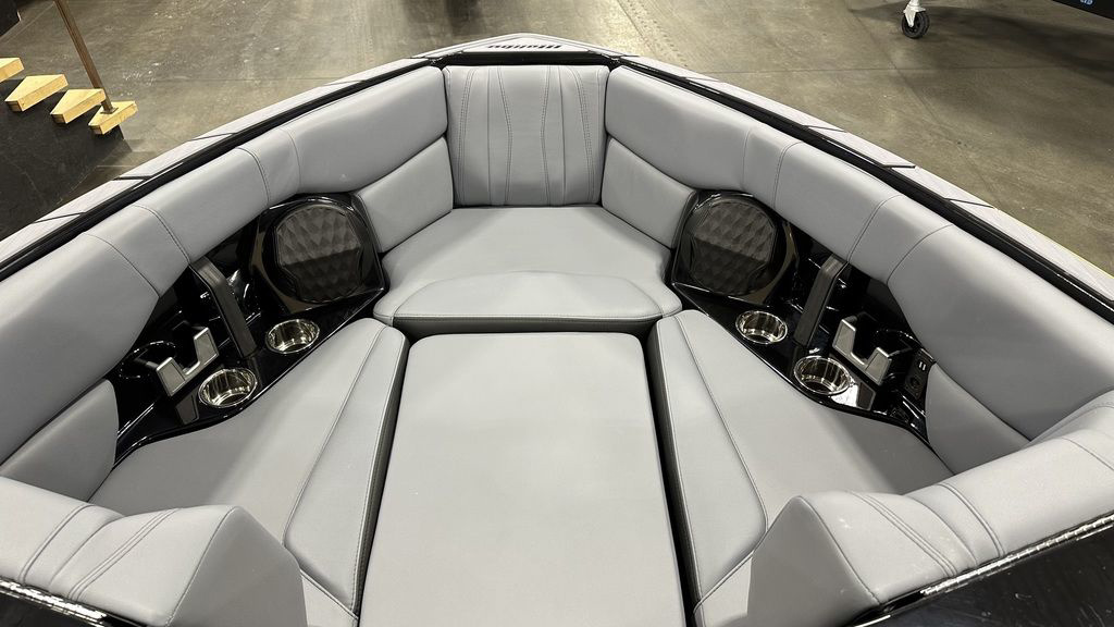 2024 Malibu 22 LSV