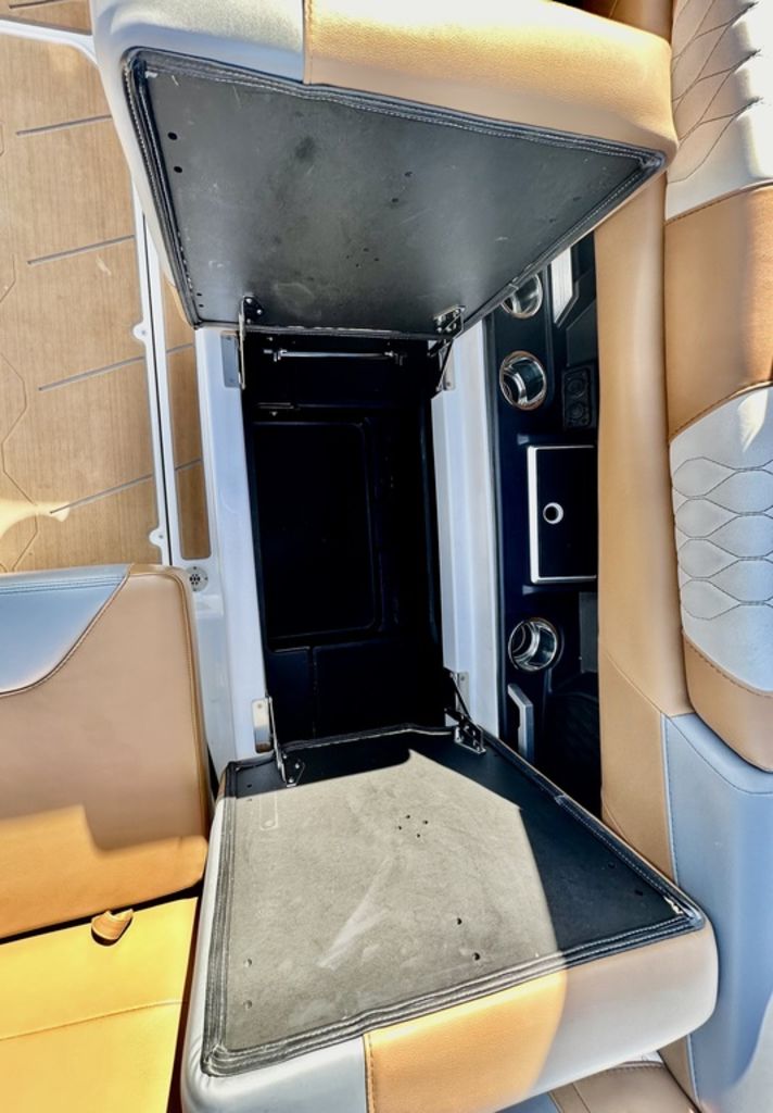 2023 Malibu Boats M220
