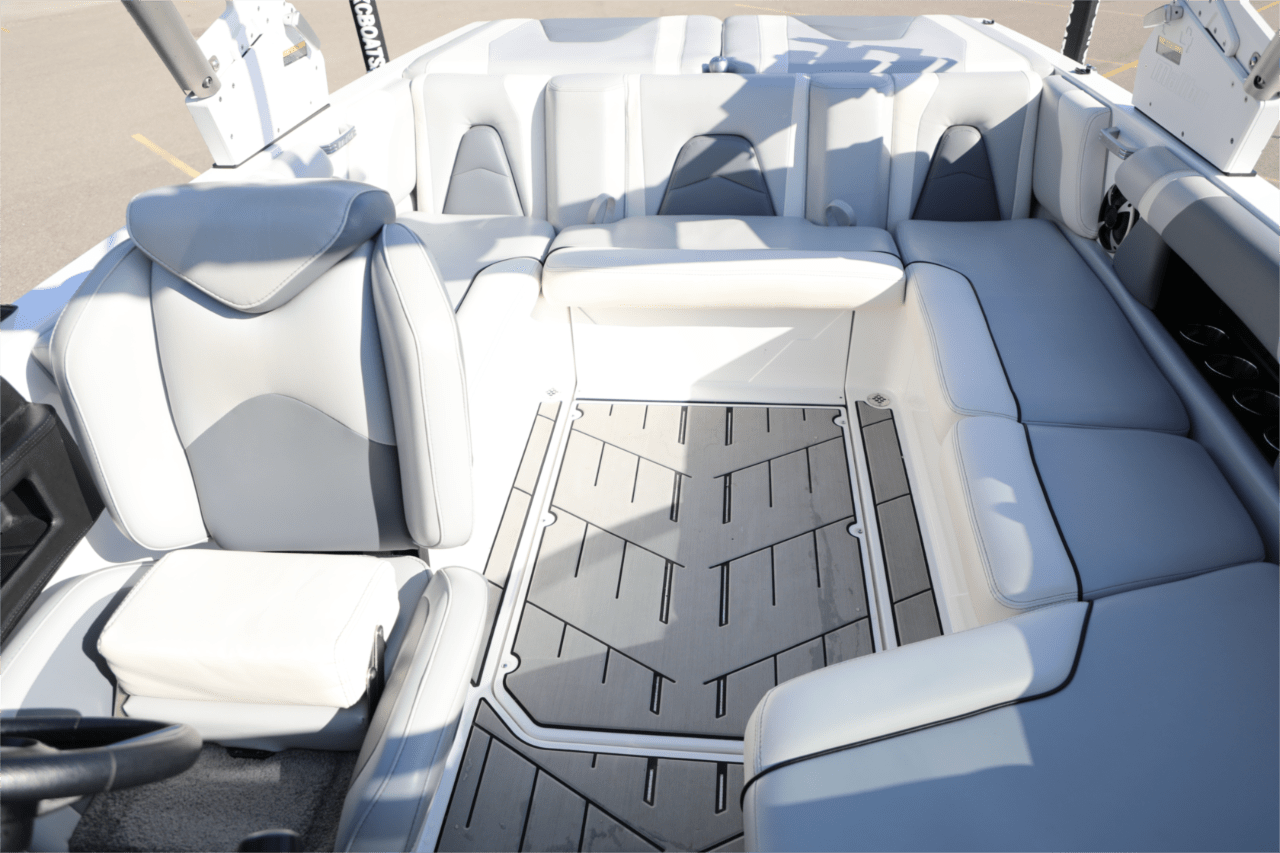 2019 Malibu 21 VLX Wakesetter – New Arrival!!!