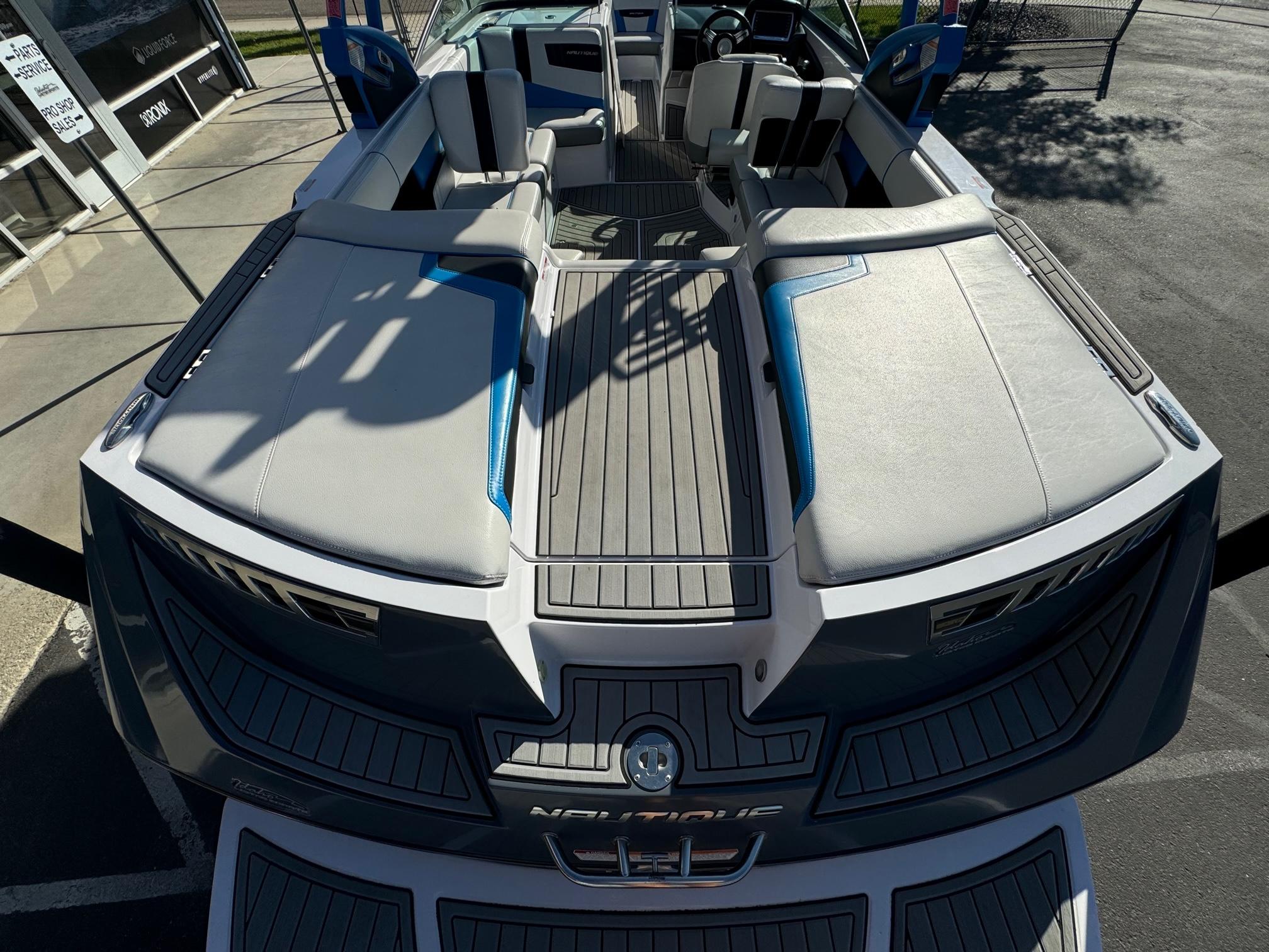 2015 Super Air Nautique 230 Team
