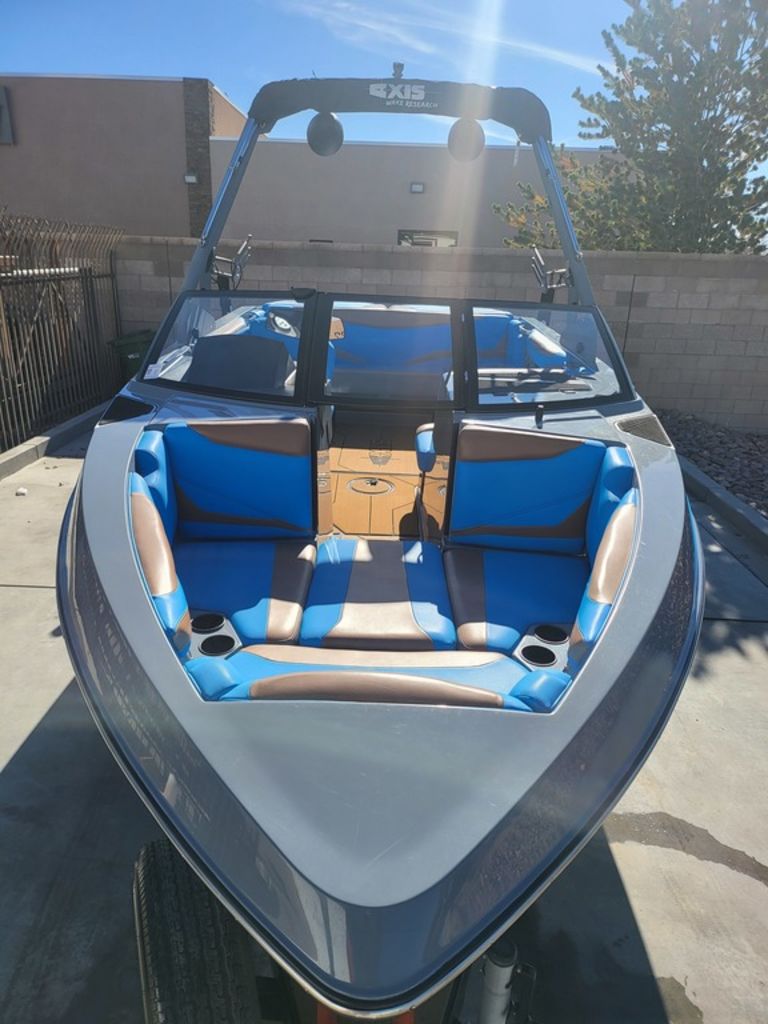 2020 Axis Wake Research T22 Icon