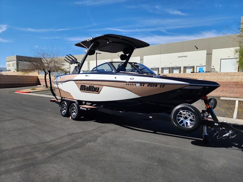 2022 Malibu 23 LSV