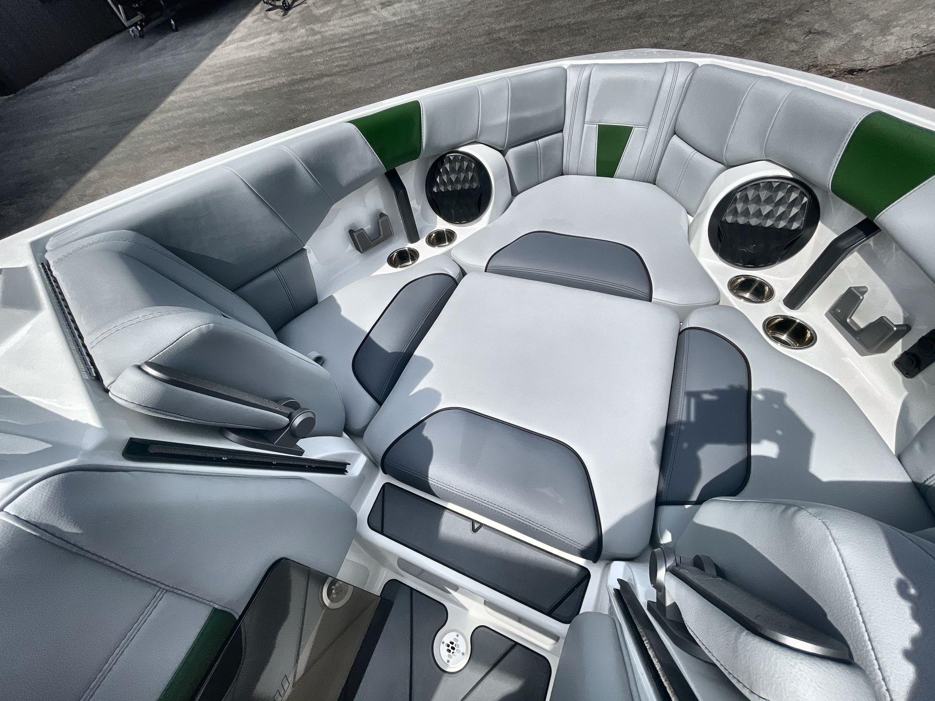 2023 Malibu 23 LSV