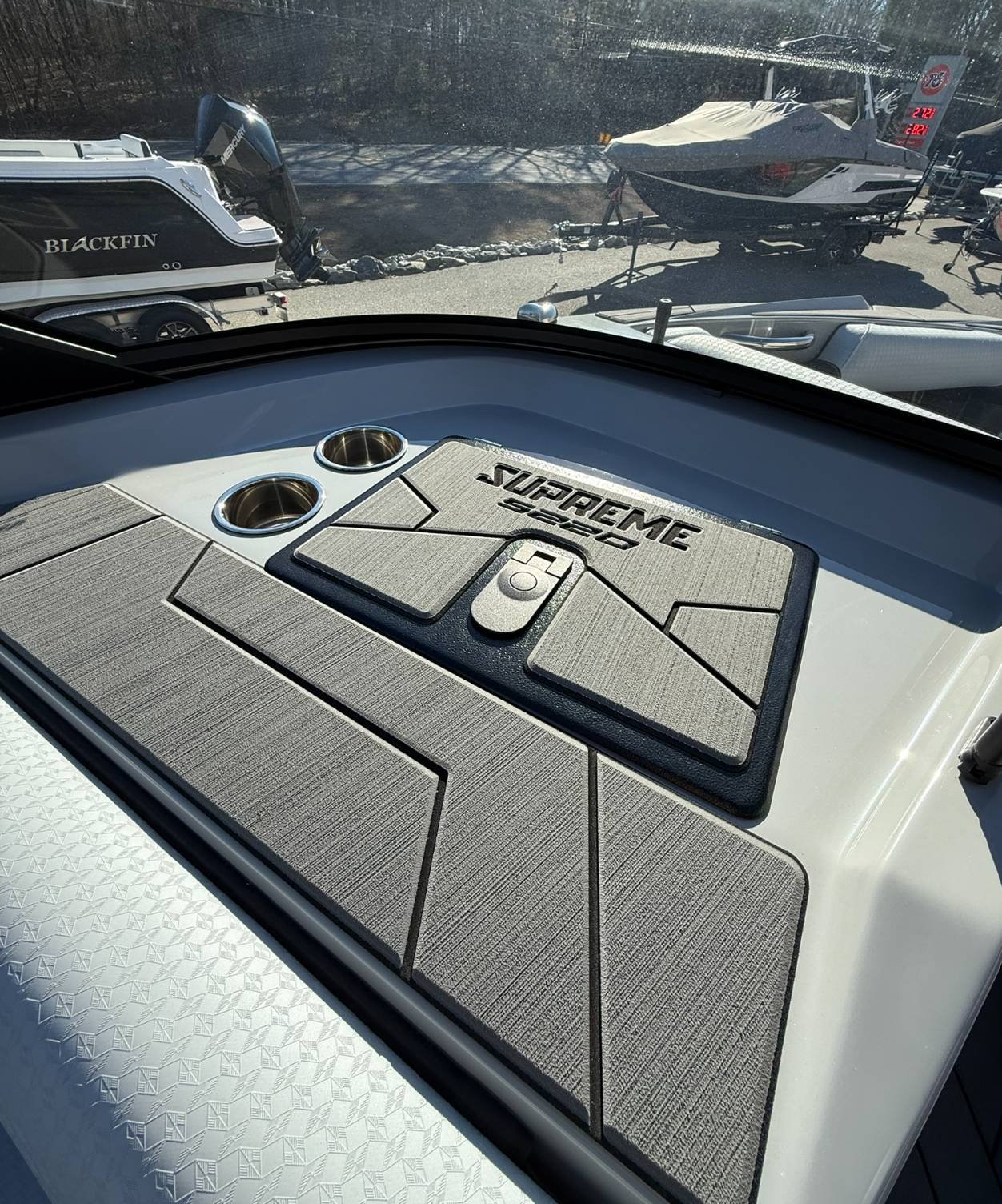 2025 Supreme S220