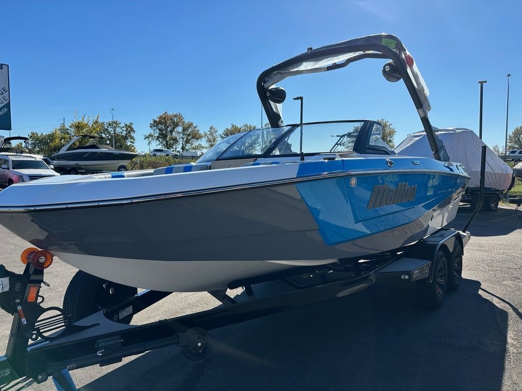 2025 Malibu Boats 21 LX