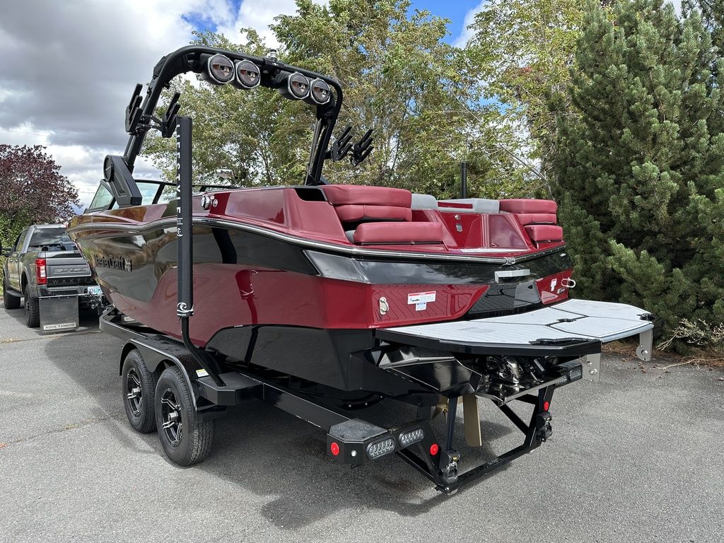 2024 MasterCraft XT25