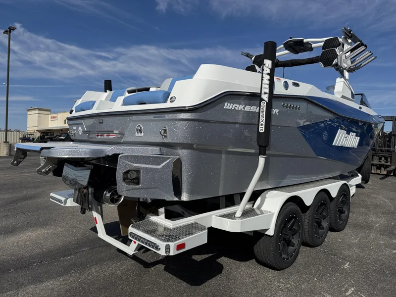2025 Malibu 26 LSV