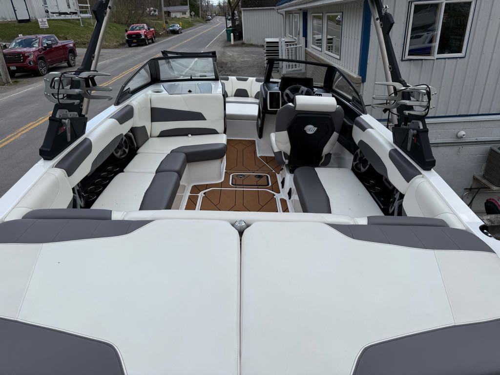 2021 Malibu Boats Wakesetter 22 LSV