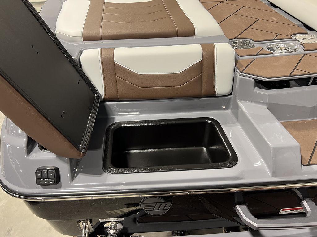 2025 Malibu 23 LSV