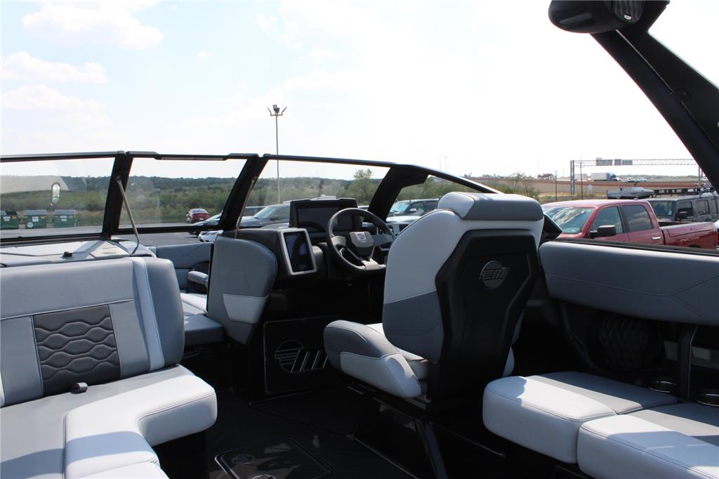 2024 Malibu 23 LSV