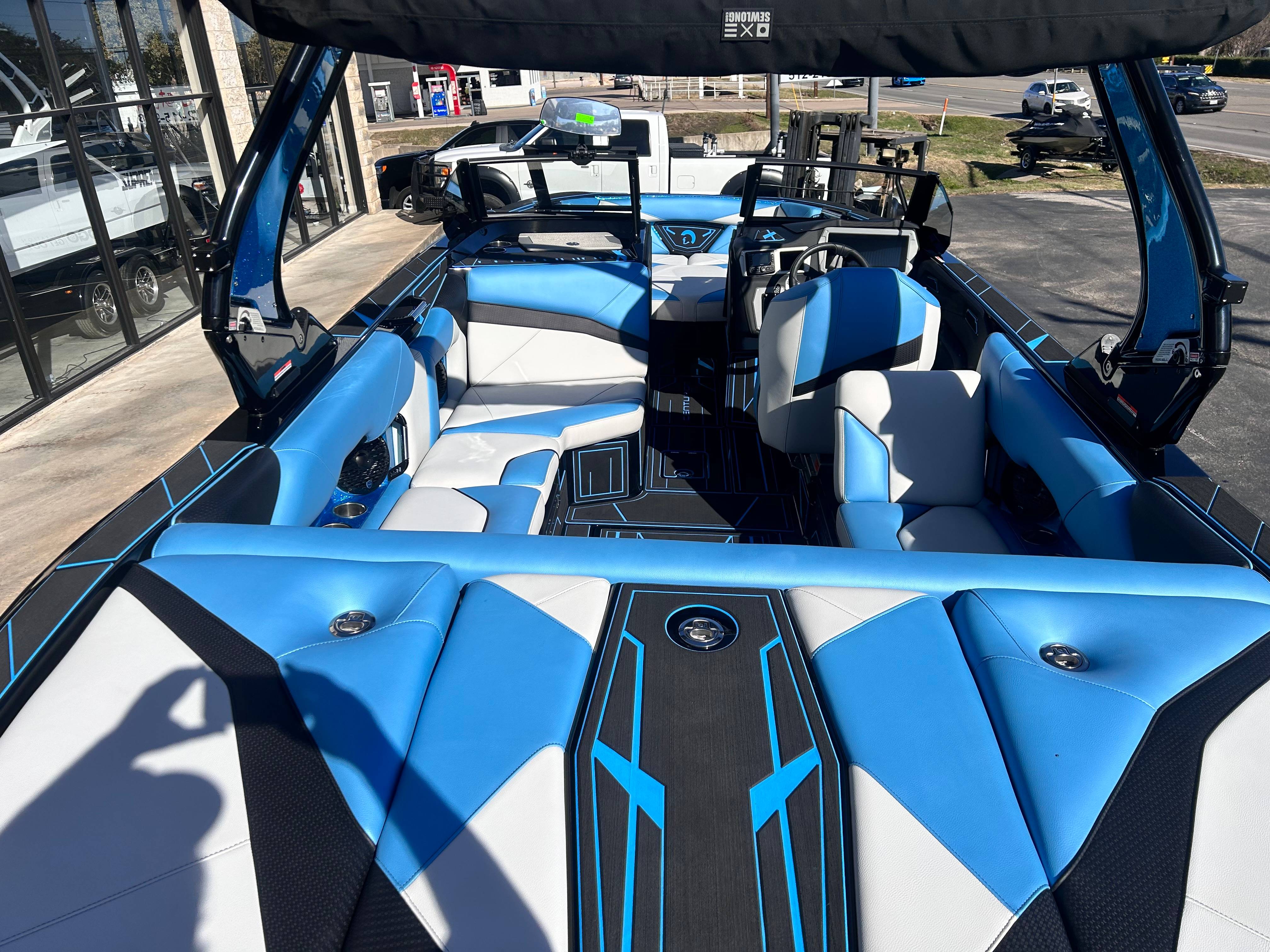 2025 Centurion NV233