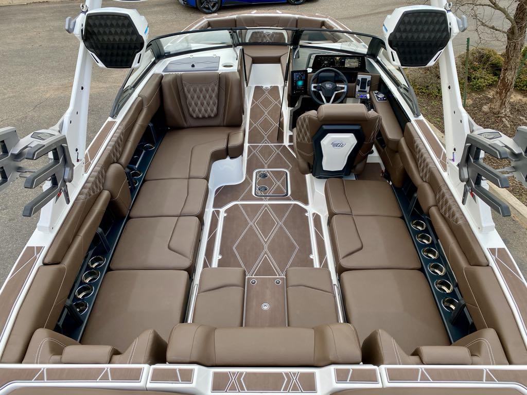 2025 Malibu M230