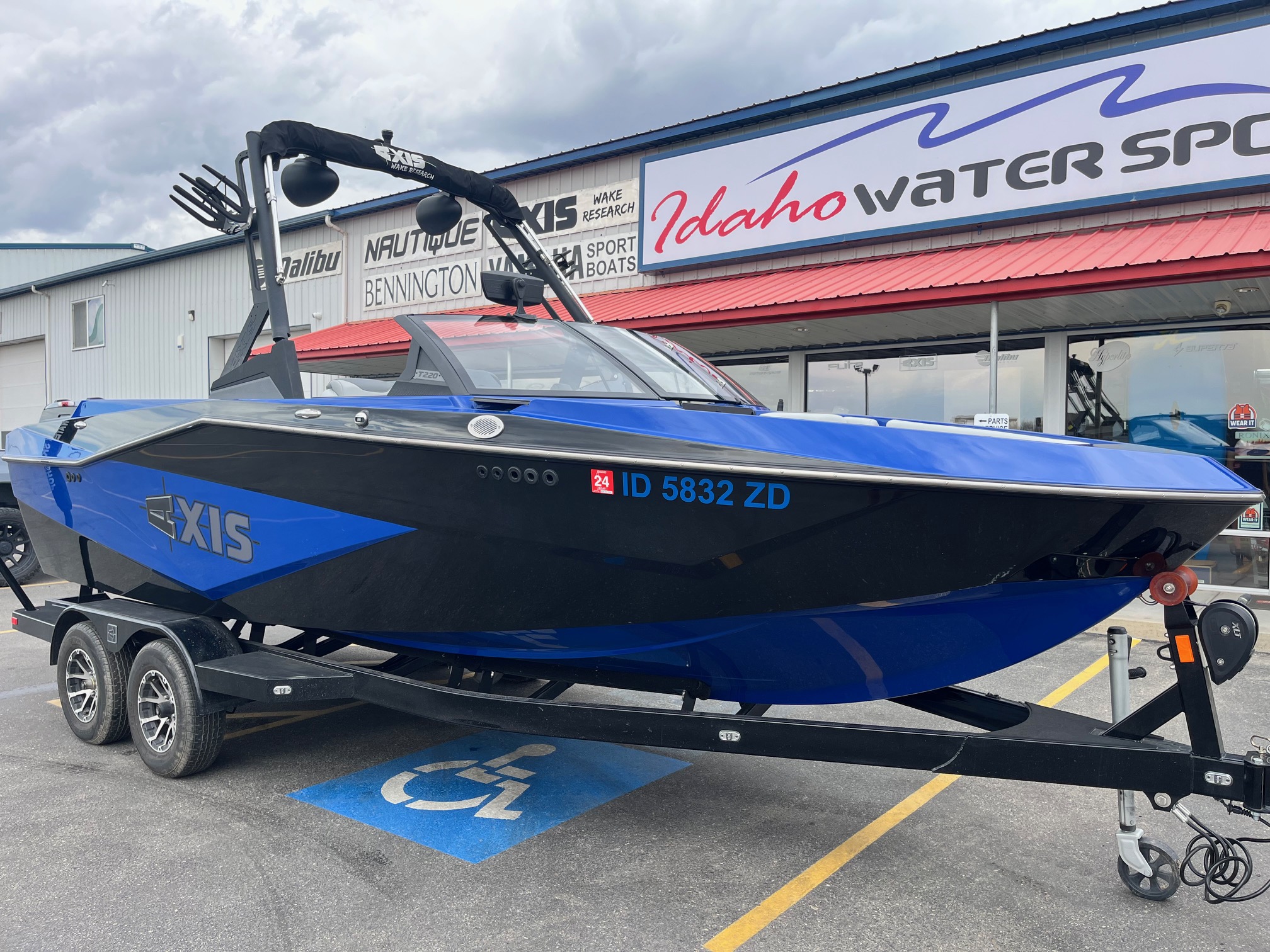 2023 Axis T220