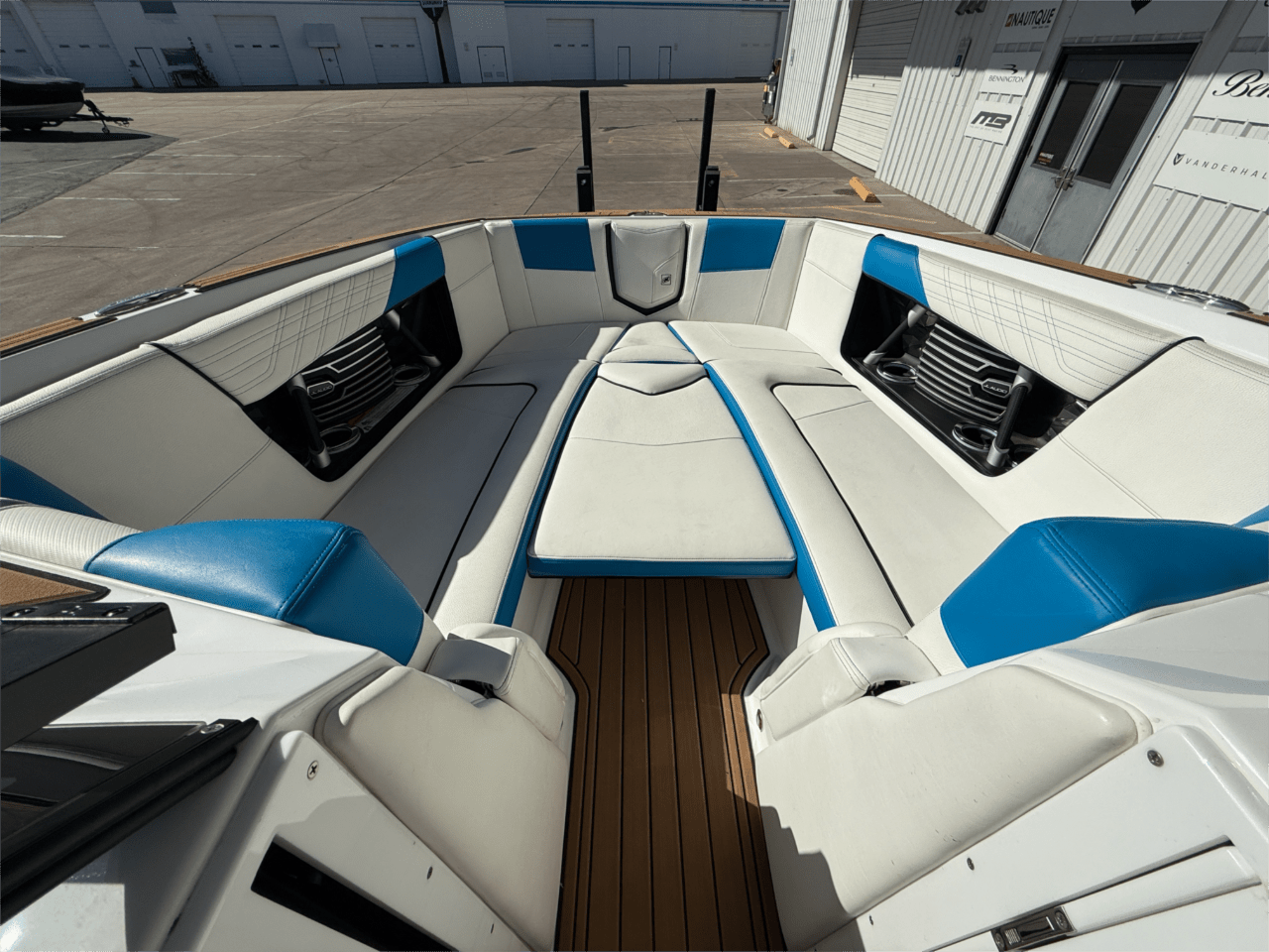 2020 Nautique G25