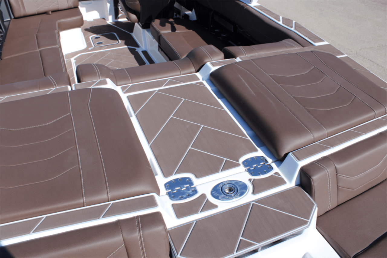 2025 Malibu 23 LSV
