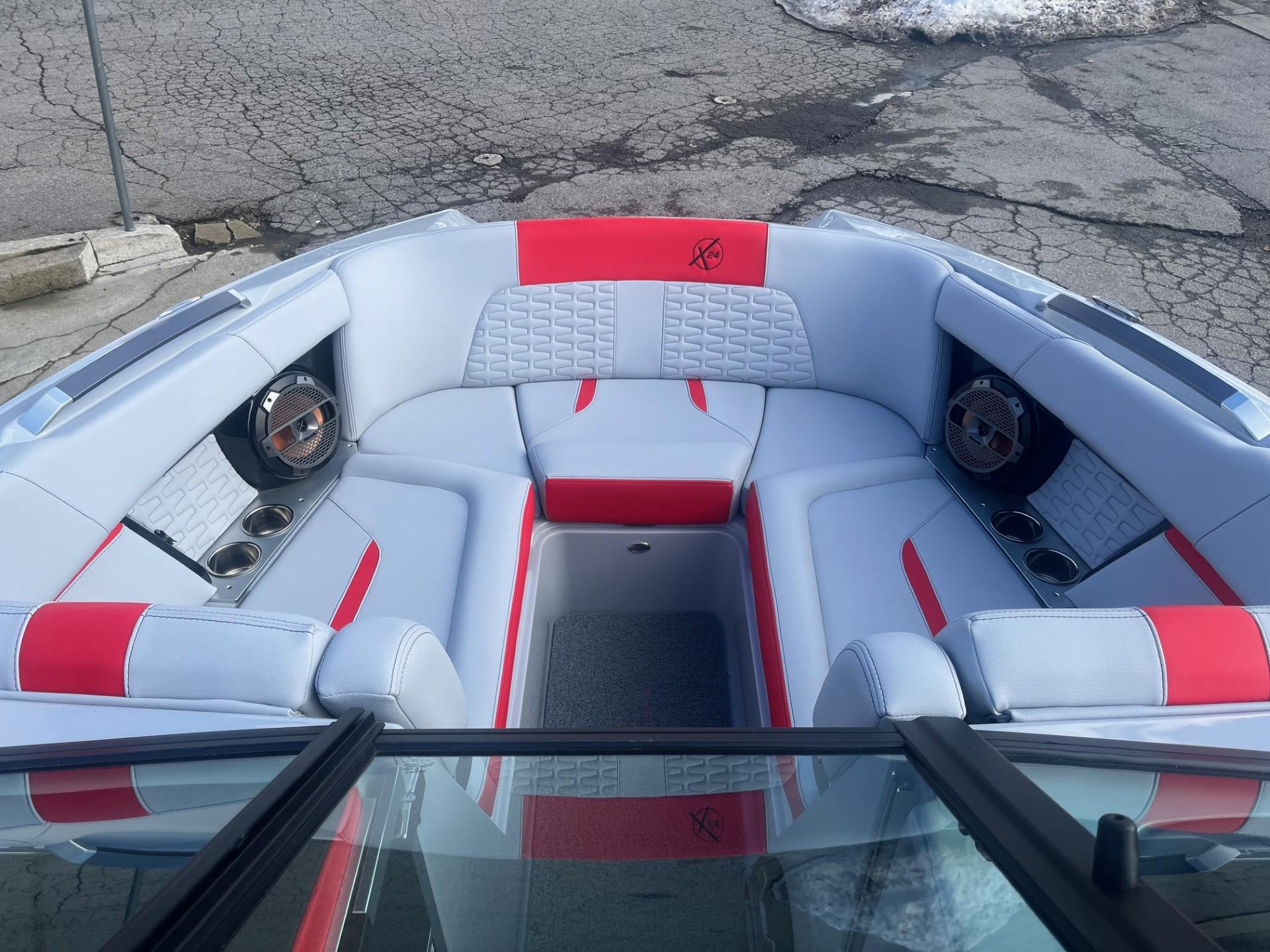 2022 MasterCraft X24