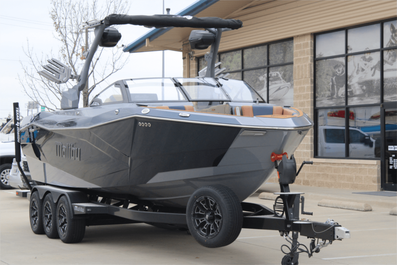 2025 Malibu 26 LSV