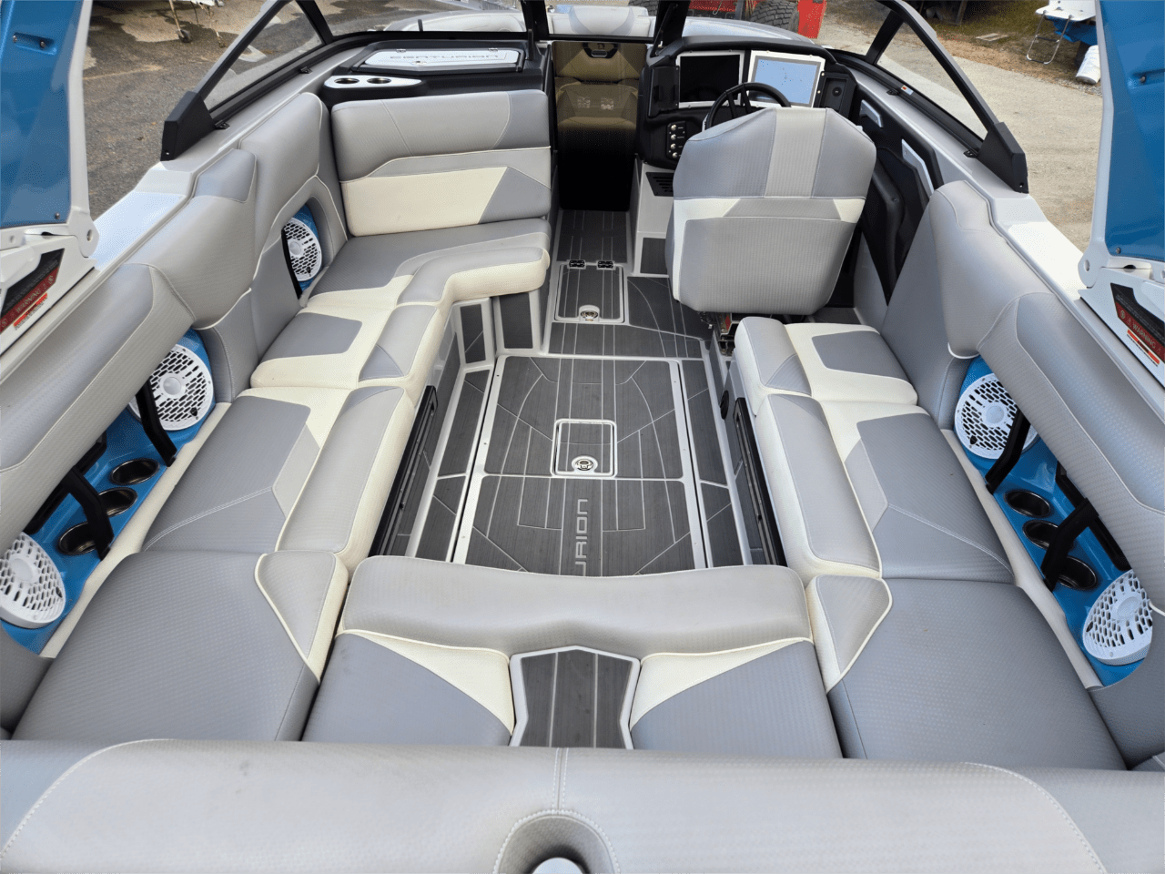 2023 Ri230 w/ trailer 75 hours over 3 years remaining on transferable warranty