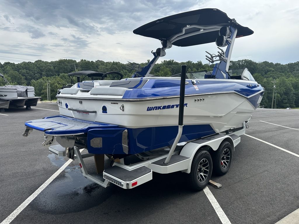 2024 malibu boats 22-LSV