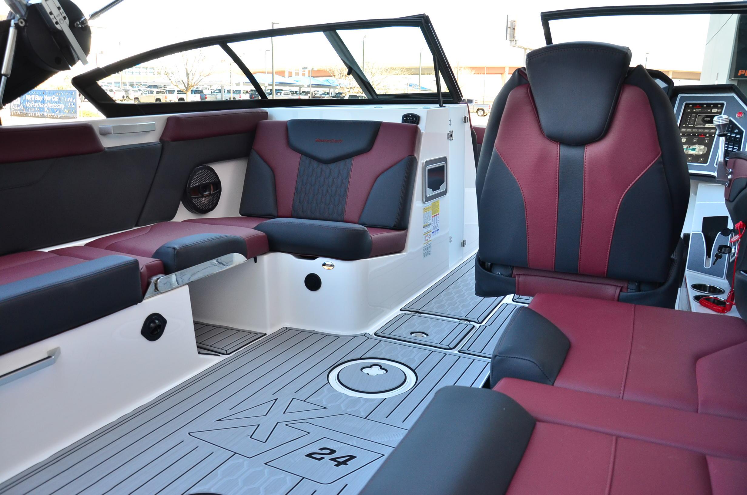 2024 MasterCraft XT24 w/ Ilmor 6.2! LOADED. Model Year End Clearance Priced!