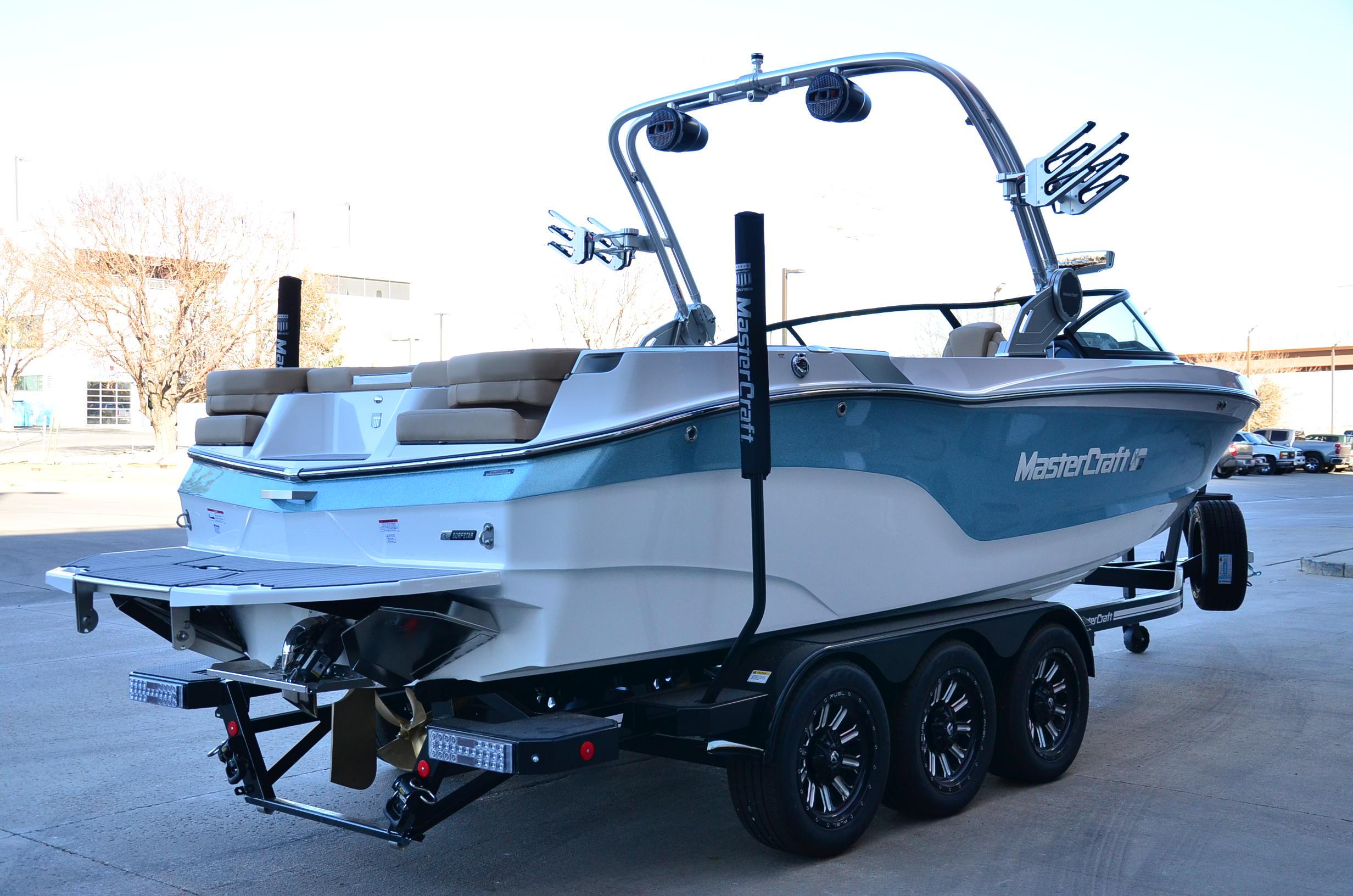 2024 MasterCraft XT25 – Loaded! Model Year End Clearance!
