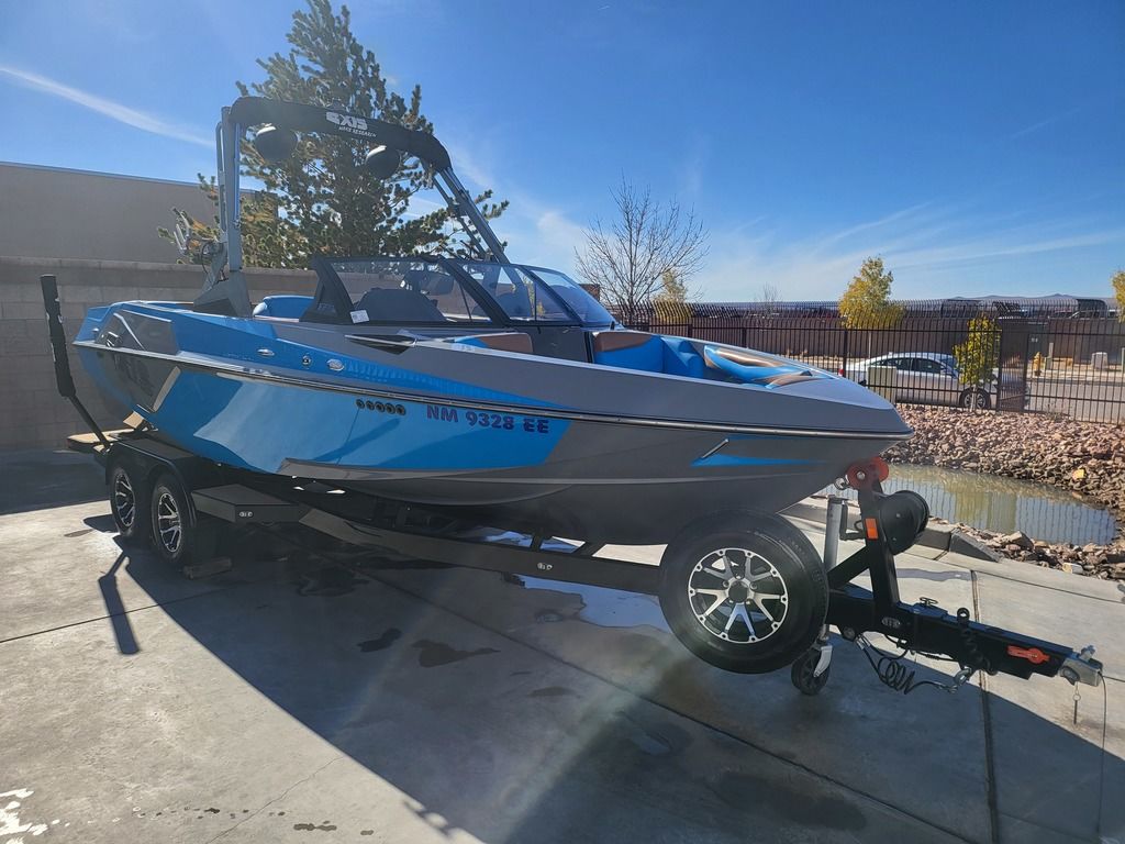 2020 Axis Wake Research T22 Icon