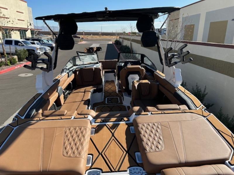 2025 Malibu M242