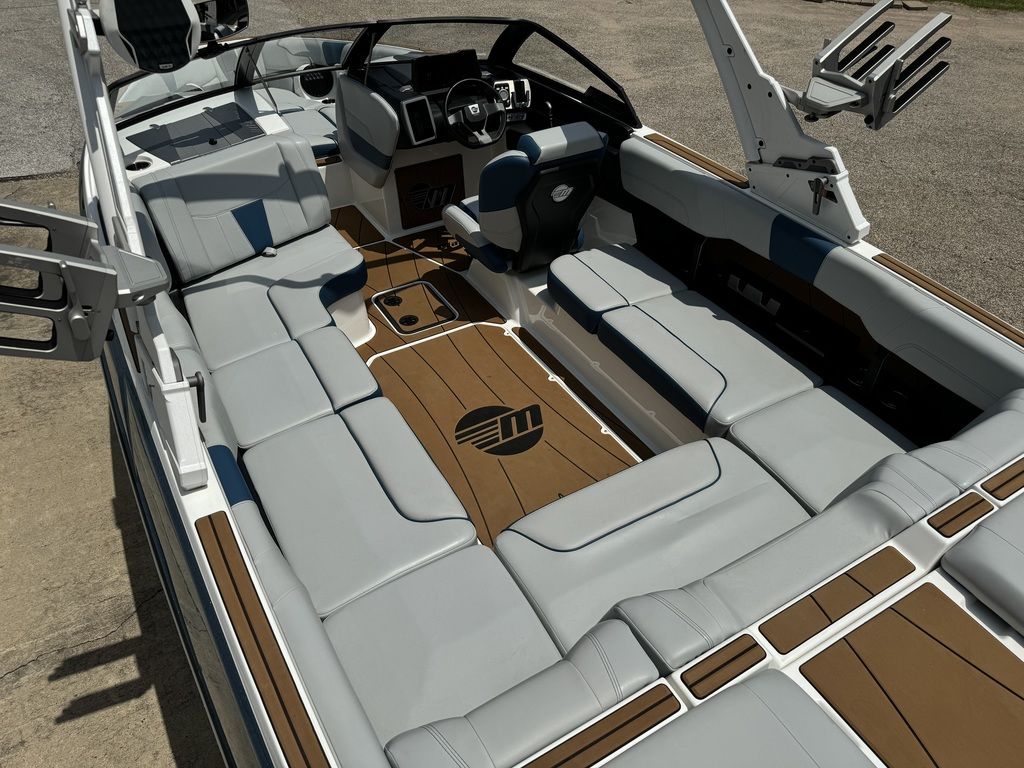 2022 malibu boats 23-LSV