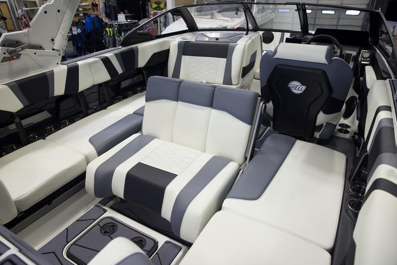 2025 Malibu 22 MXZ