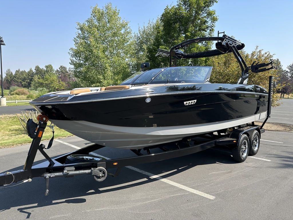 2025 Supreme Boats S220