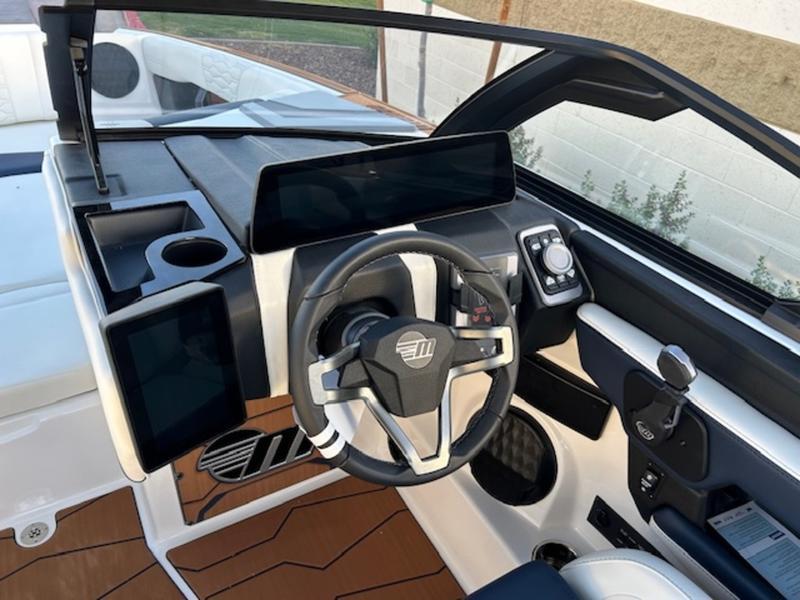2025 Malibu 24 MXZ