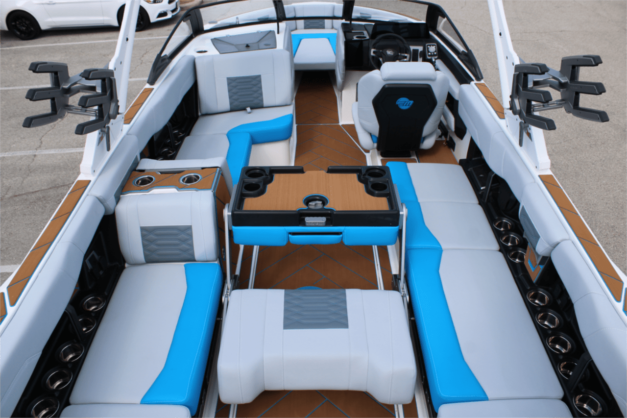 2025 Malibu 26 LSV