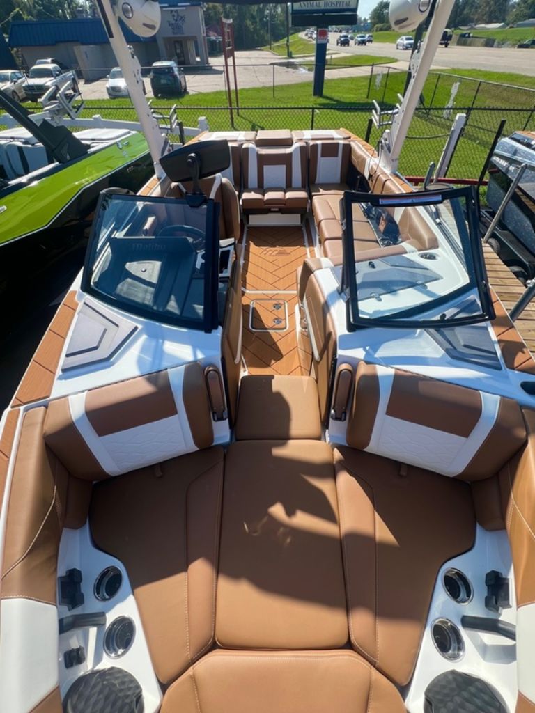 2025 Malibu Boats 23 LSV