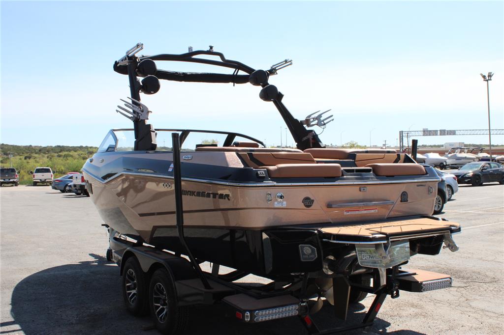 2023 Malibu 22 LSV