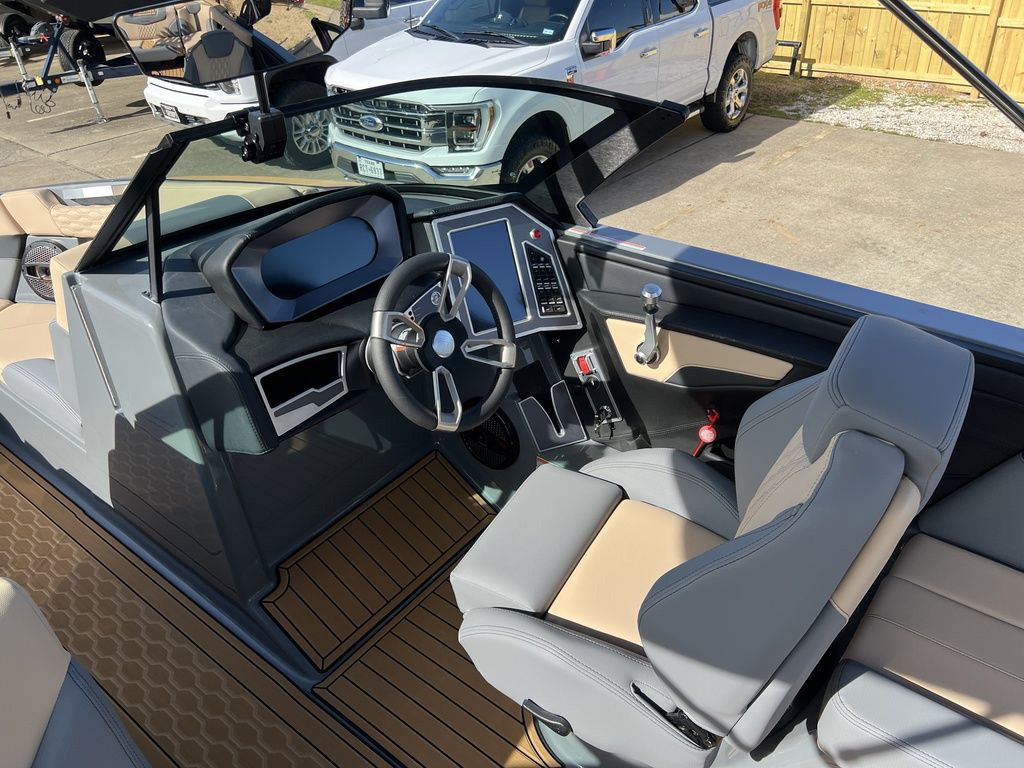 2024 MasterCraft XT23