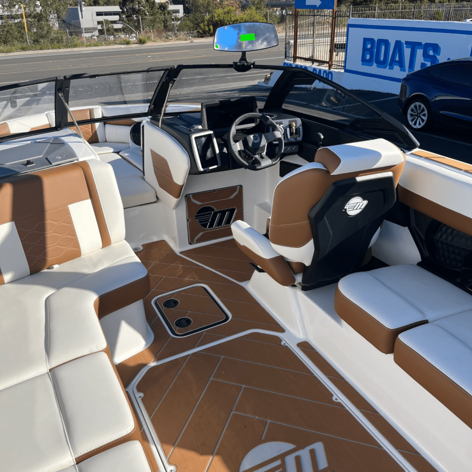 2024 Malibu 23 LSV