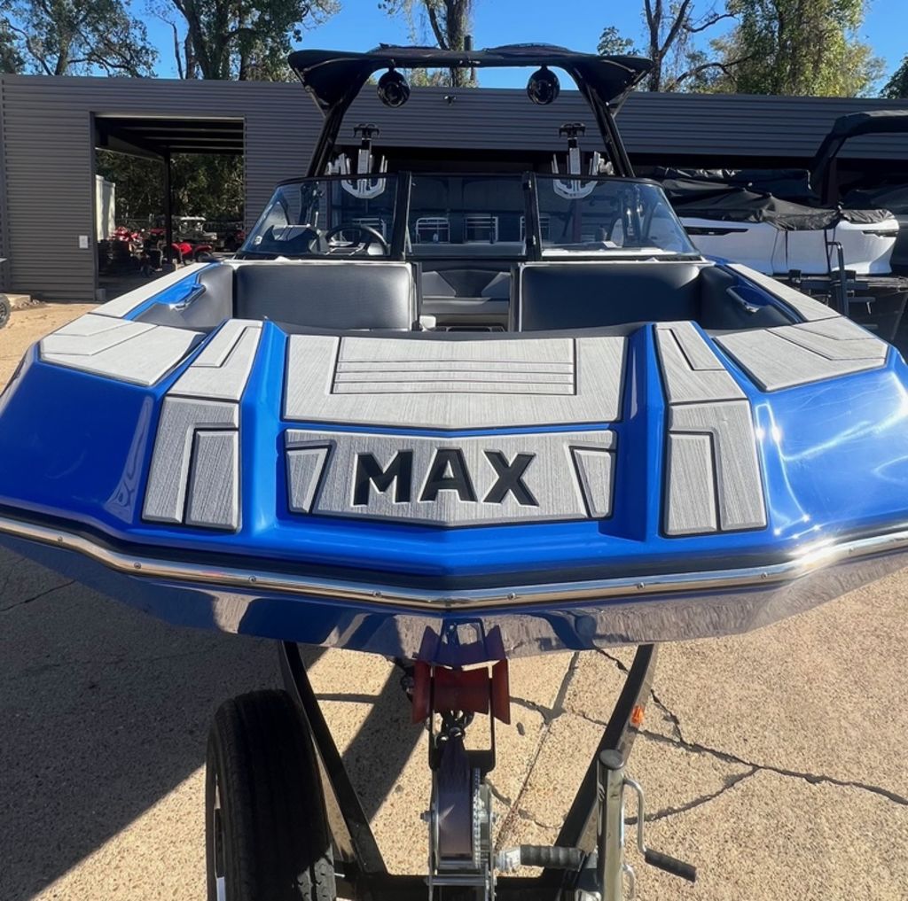 2021 MOOMBA Max