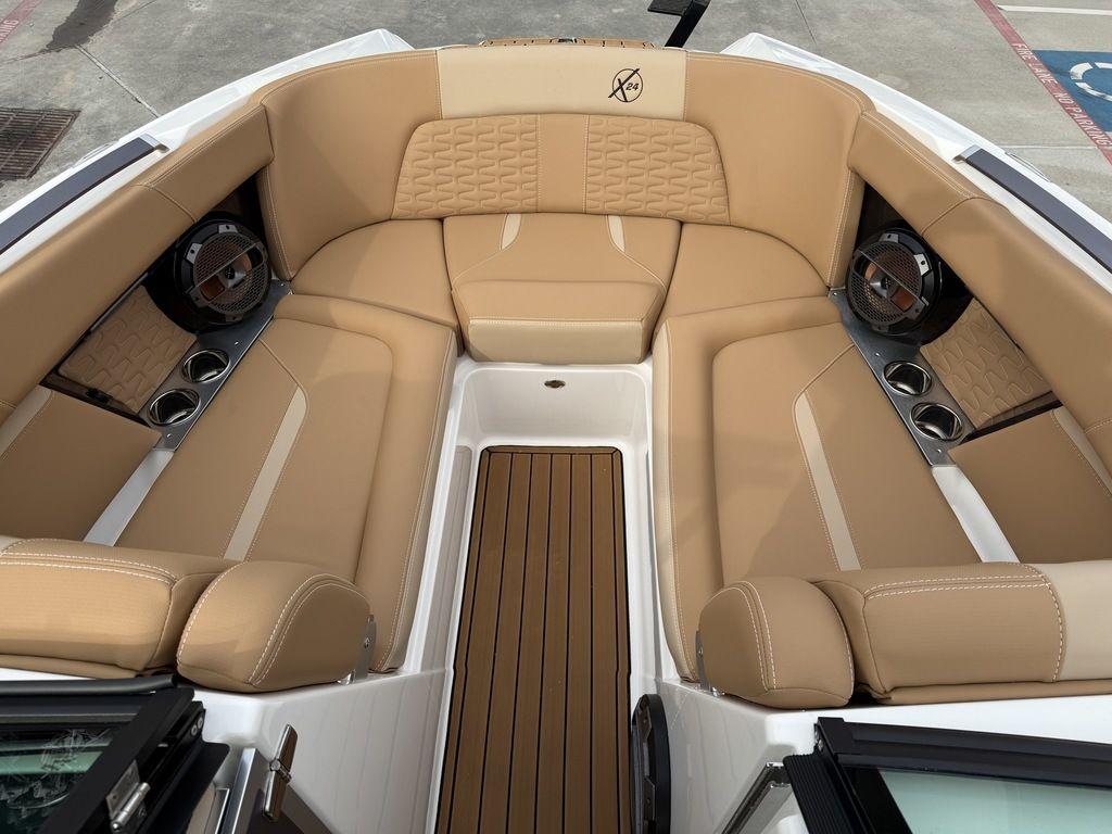 2022 MasterCraft X24