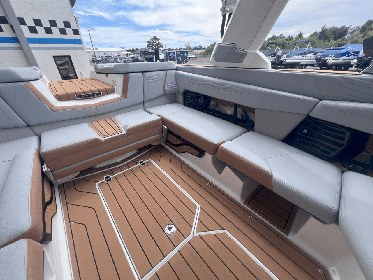 2025 Nautique G23