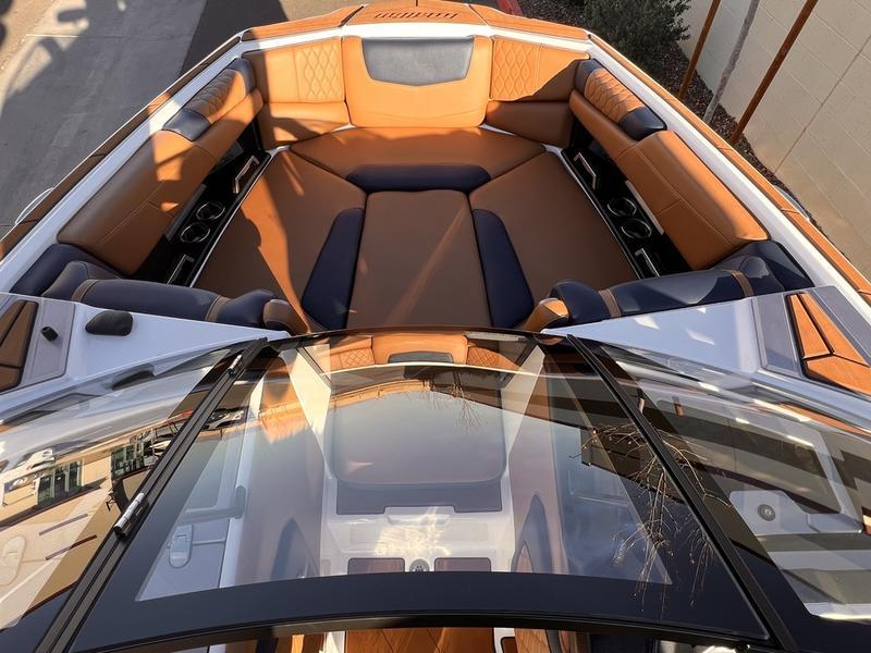 2023 Malibu M220