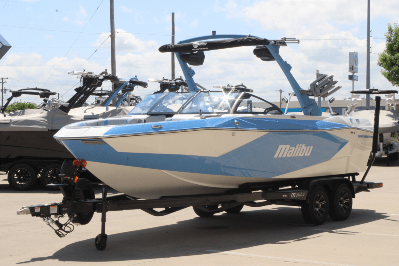 2025 Malibu 23 LSV