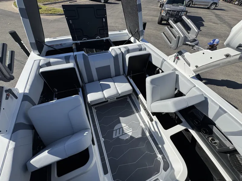 2025 Malibu 23 MXZ