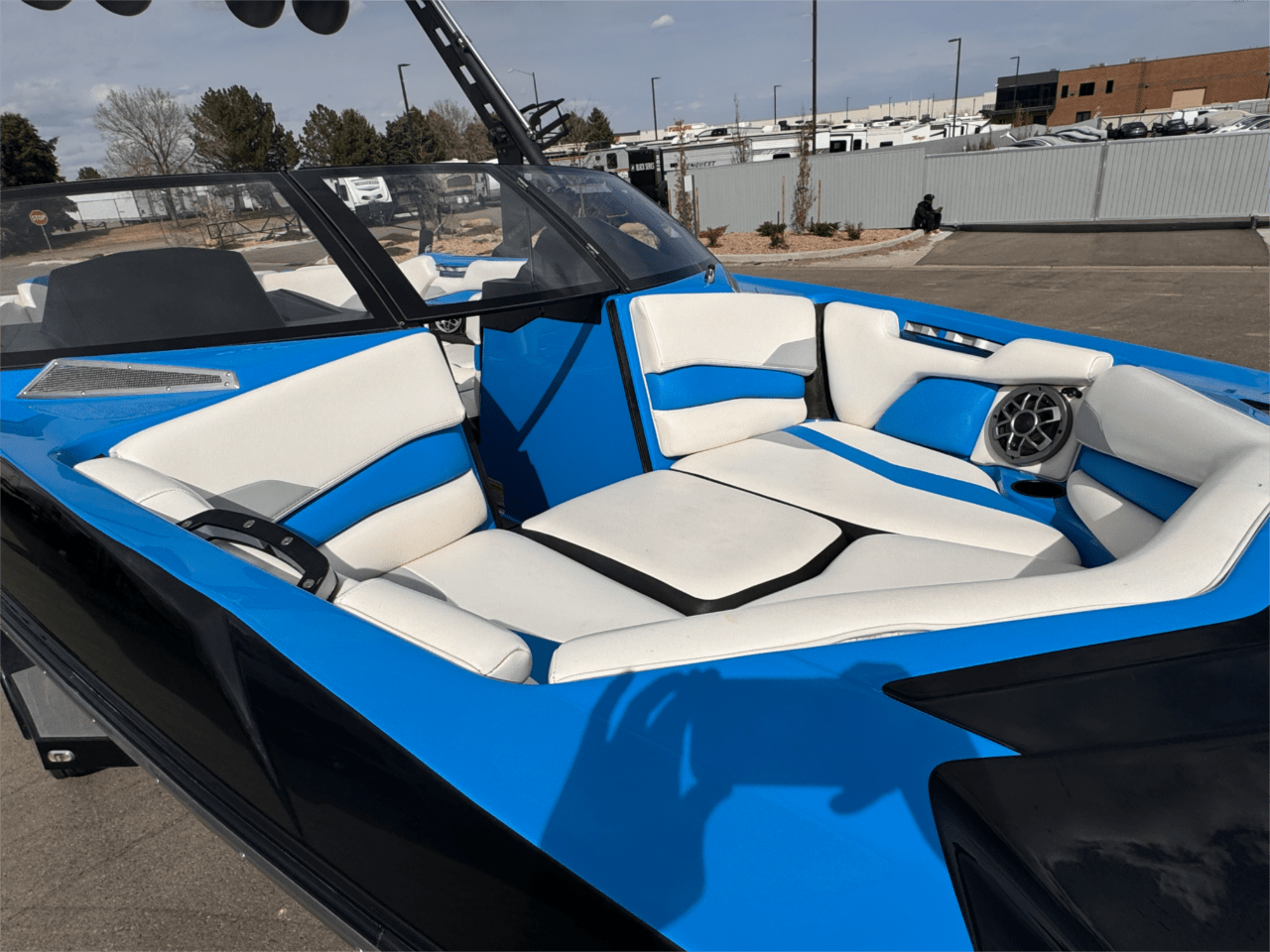 2019 Axis A20 – LOW HOURS – Clean